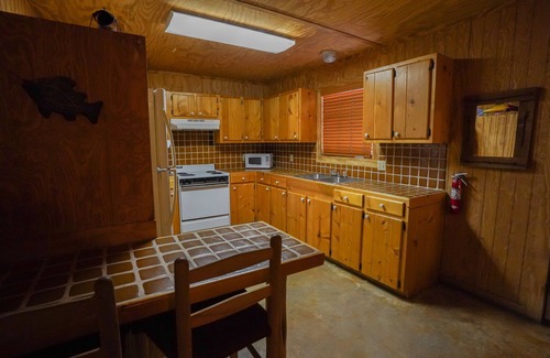 Sabinal Cabin | Walking distance to the Frio River, access to shared pool