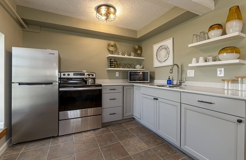 Carbondale Apartment | Walking Distance to Campus, Food & Entertainment!