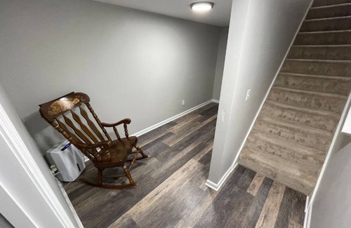 Plymouth House | Walking Distance To Medicine Lake