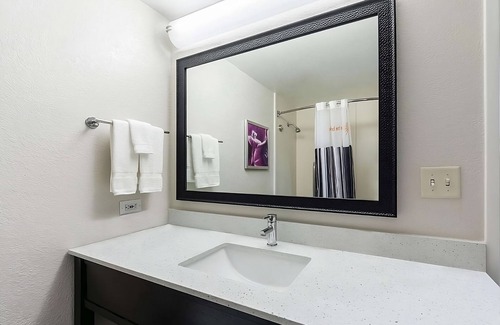 Arsenal House | Walking Distance to San Antonio Art League Museum! 3 Units w/ FREE Breakfast!
