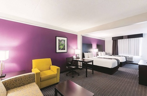Arsenal House | Walking Distance to San Antonio Art League Museum! 3 Units w/ FREE Breakfast!