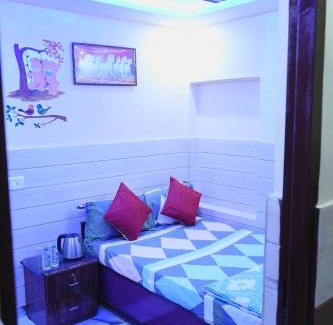 Agra House | Walkinn Homestay Near TAJ MAHAL
