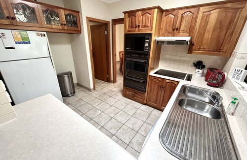 North Beach House | Wallaroo Getaway - Walking Distance to Beach - Entire Home