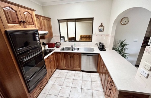 North Beach House | Wallaroo Getaway - Walking Distance to Beach - Entire Home