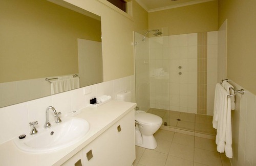 Wallaroo House | Wallaroo Marina Apartments Luxury Price Winning 3 Bedroom Boardwalk Apartment