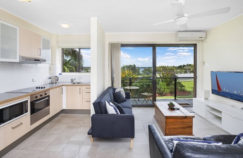 Forster Apartment | Wallis View 3 - Short stroll to beaches and restaurants