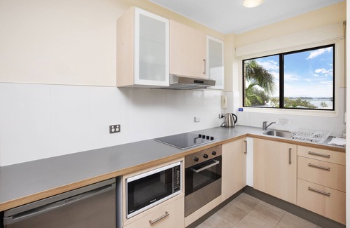 Forster Apartment | Wallis View 3 - Short stroll to beaches and restaurants