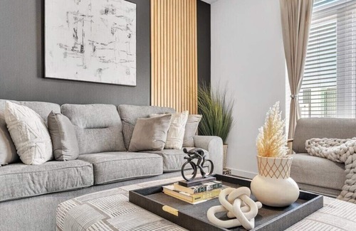 Rogers Apartment | Walmart Amp|King|Pool|Fitness|Yoga|Game Room