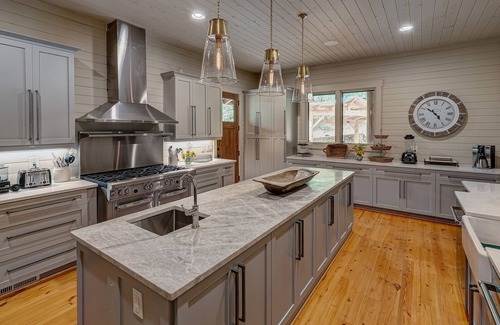 Ellijay Cabin | Walnut Grove 11-BR Lodge: corporate retreats & reunions - on 280 private acres