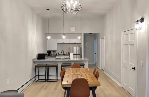 Walnut Hills Apartment | Walnut Hills Luxury Apartment, Stunning 3BR Urban Living Experience