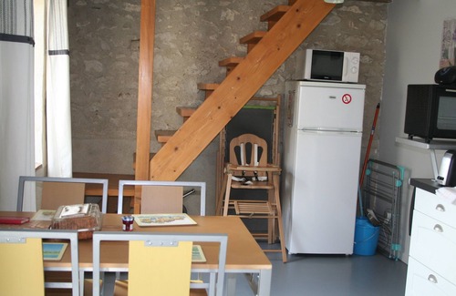 Pleumartin Cottage | Walnut Lodge, 1 bedroom traditional Gite in rural location