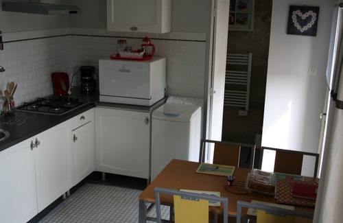 Pleumartin Cottage | Walnut Lodge, 1 bedroom traditional Gite in rural location
