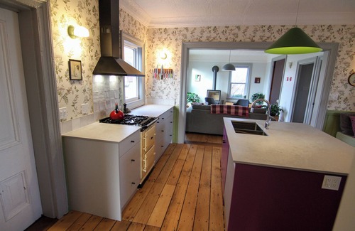 Consecon House | Walnut Manor: 3-bedroom house in fantastic Prince Edward with WiFi, AC