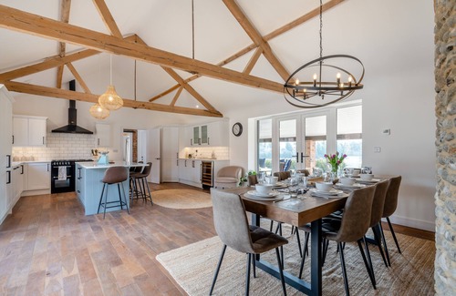 Foxley House | Walnut Tree Barn - Four Bedroom House, Sleeps 8