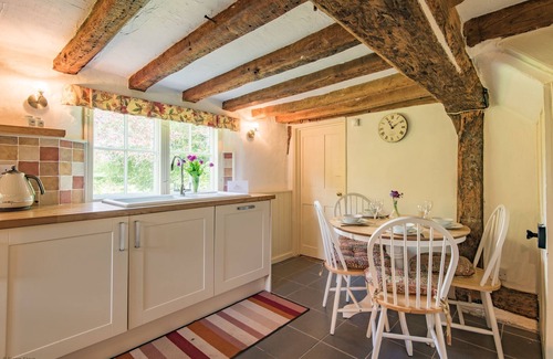 Faversham Cottage | Walnut Tree Cottage - romantic cottage by Bloom Stays in the beautiful Kent countryside