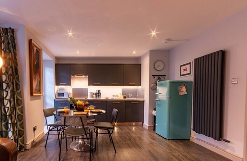 Cliftonville Apartment | Walpole Bay 2 bed Stunning Garden Apartment By ADLIV