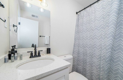 Norfolk - Virginia Beach Apartment | Walrus Suite | Near the beach | Outdoor Fire Pit