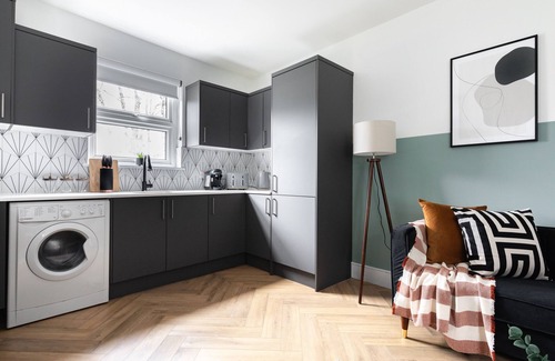 Hoe Street House | Walthamstow Gem: 3BR Urban Haven