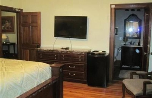 Palmyra Bed & Breakfast | Walton Manor Inn Bed & Breakfast
