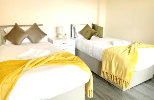 Woking Apartment | Walton Terrace House in Woking