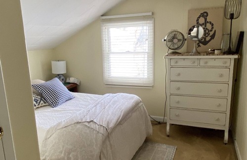 Brooklyn Cottage | Wampler's lake adorable cottage-deck at water's edge. Shallow lakefront stunner!