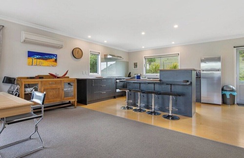 Wanaka House | Wanaka 'Mount Iron Edge' with Mountain Views