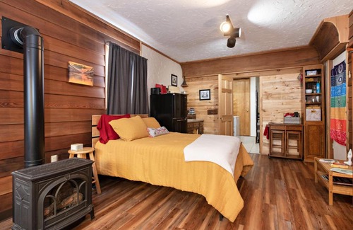 Glenwood Springs House | Wanderer Studio, AN OFF GRID MOUNTAIN Guest Studio With Fantastic Views