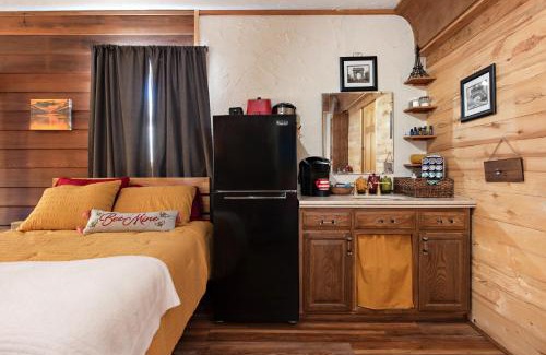 Glenwood Springs House | Wanderer Studio, AN OFF GRID MOUNTAIN Guest Studio With Fantastic Views
