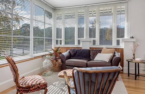 Kingston Beach Cottage | Wanderhaven- Restored 100 years old cottage with golf and river views