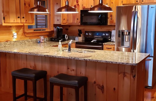 Murphy Cabin | Wanderlust! Cozy 2-bedroom cabin with Mountain Views in lovely Murphy with WiFi