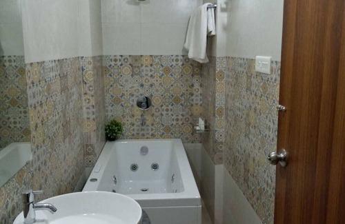 Pali Hotel | Wandr City Of Music