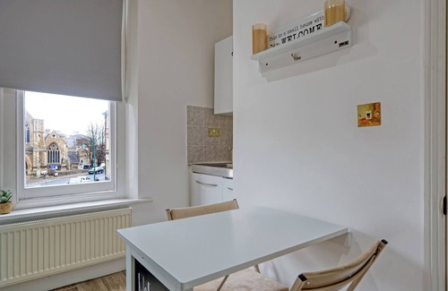 Wanstead Apartment | Wanstead Gem – Bright, Cosy & Immaculate High Street Apartment in East London