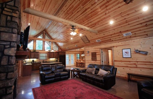 Broken Bow Cabin | Wapiti Lodge by Blue Beaver Luxury Cabins