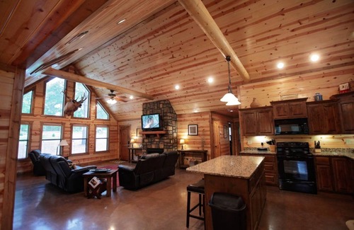 Broken Bow Cabin | Wapiti Lodge by Blue Beaver Luxury Cabins