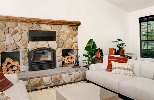 Gilbert Mills House | Warbler’s Nest - Water views, fireplace & hot tub