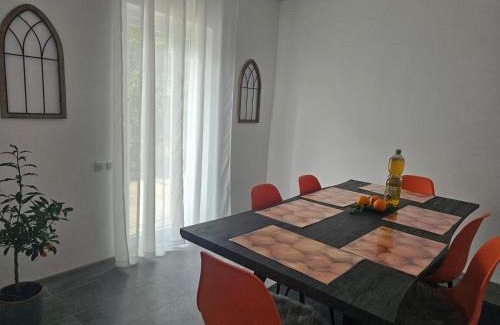 Warburg Apartment | Warburg, FeWo "Sweet Home" 2,5 Zi- EG-separater Eingang - Parkplatz - Terasse- komfortabel,renoviert