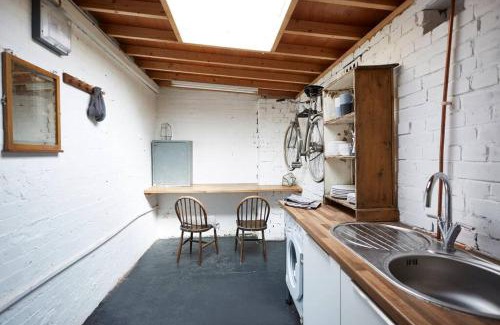 Leyton Apartment | Warehouse flat East London