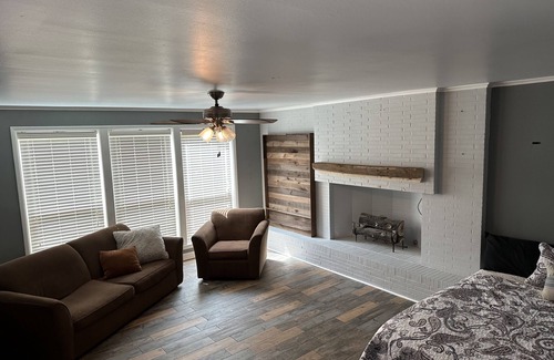 Monroe House | Warhawks Cavern Getaway! Near ULM!