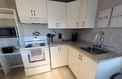 Plantagenet Apartment | Warm 2BR Oasis near Ottawa River & Tourist Spots!