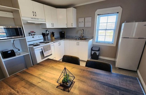 Plantagenet Apartment | Warm 2BR Oasis near Ottawa River & Tourist Spots!