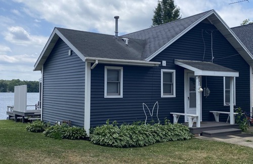 Colon Cottage | Warm and cheerful cottage on a lake