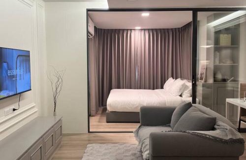 Nimman Apartment | Warm and classic modern room