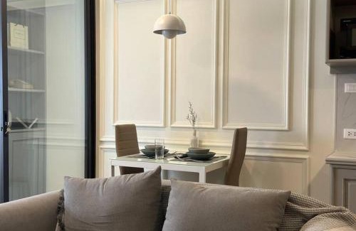 Nimman Apartment | Warm and classic modern room