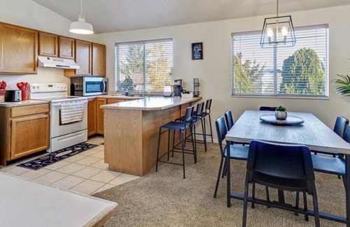 West Jordan House | Warm and Cozy Home with Hot tub
