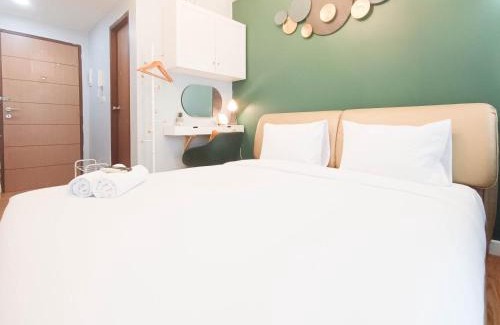 Panakkukang Apartment | Warm and Homey Studio at Vida View Makassar Apartment By Travelio