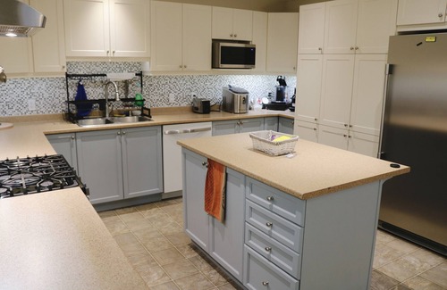 Rideau Heights House | Warm Cozy 3 Bedroom Unit - Amazing Location