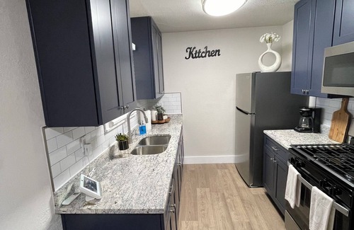 San Antonio House | Warm & Cozy Charming 3-bedroom house with WiFi and AC in fabulous San Antonio
