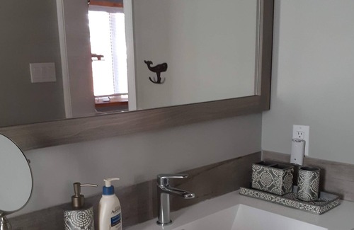 Pointe Claire House | Warm,cozy Lake house