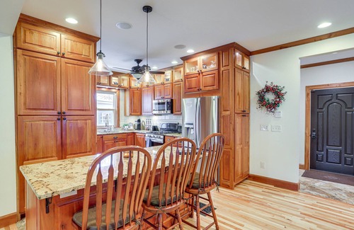 Mansfield House | Warm & Cozy Mansfield Home: Deck, Gas Fire Table!