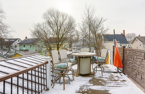 Mansfield House | Warm & Cozy Mansfield Home: Deck, Gas Fire Table!